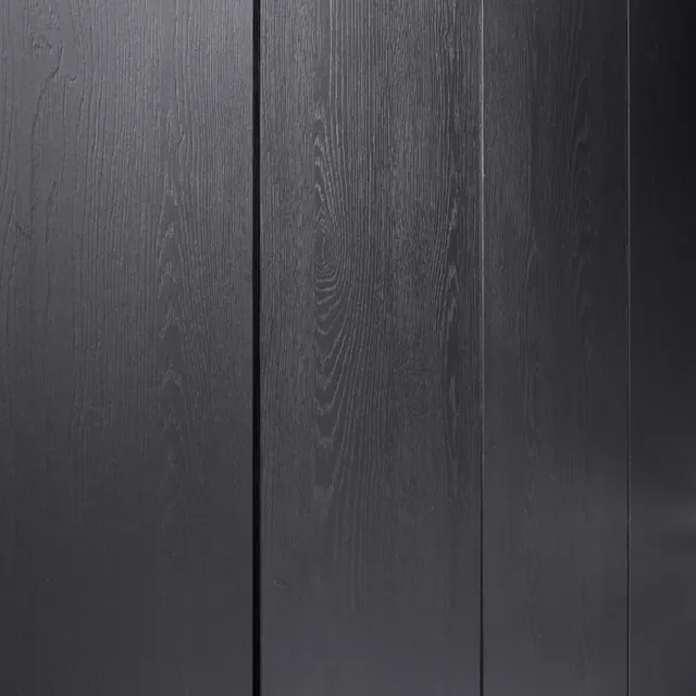 Dub Nero a prosvětlená zástěna — detail kuchyně